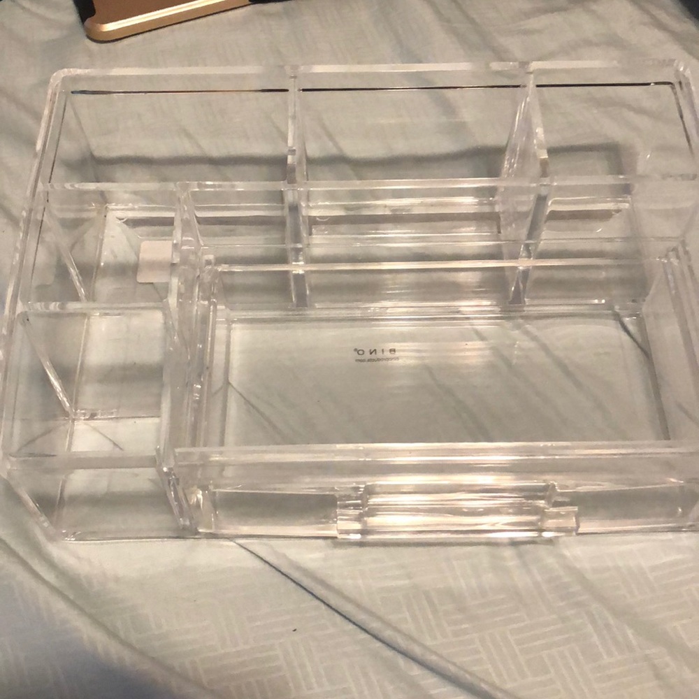 Make up container